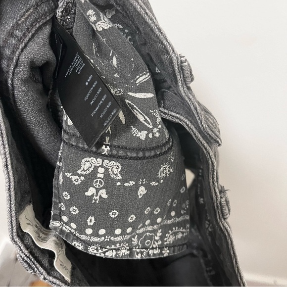 WE THE FREE Button Fly Distressed Black Denim Jean Shorts Size 24 - Picture 8 of 9